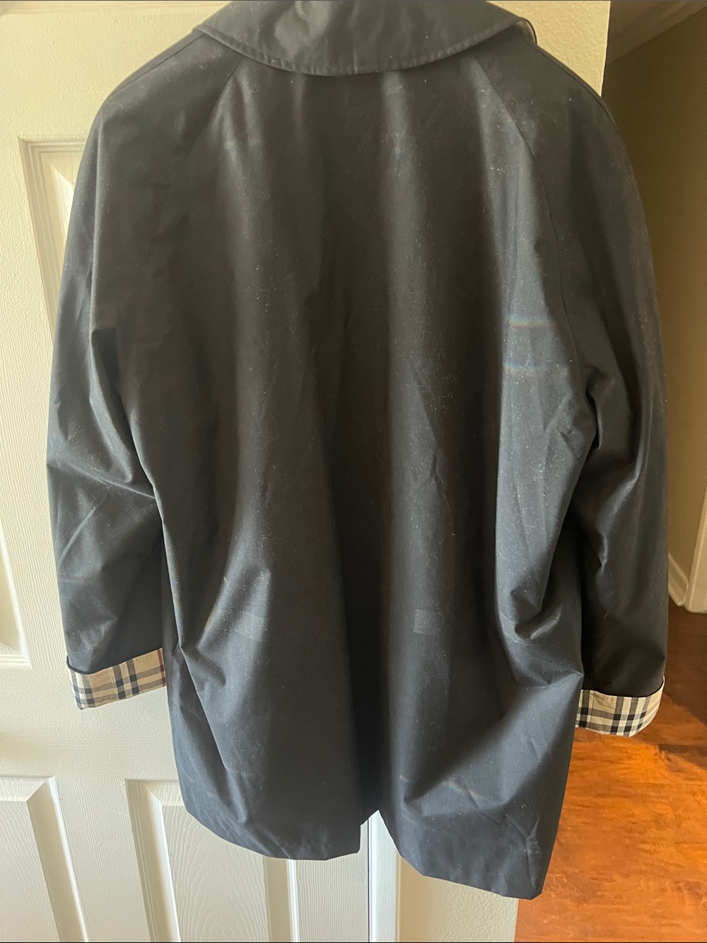 Burberry Black Raincoat with Vintage Check Lining - Picture 5 of 5